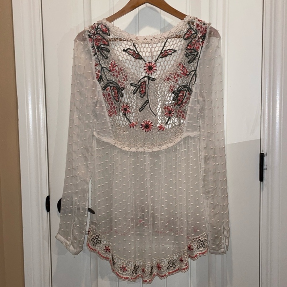 Free People M White dotted Swiss Long sleeve/w button bodice macrame embroidery